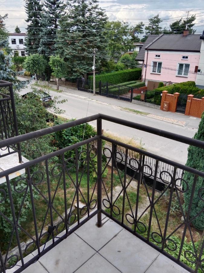 La Madriguera Bed and Breakfast Raszyn Exteriör bild